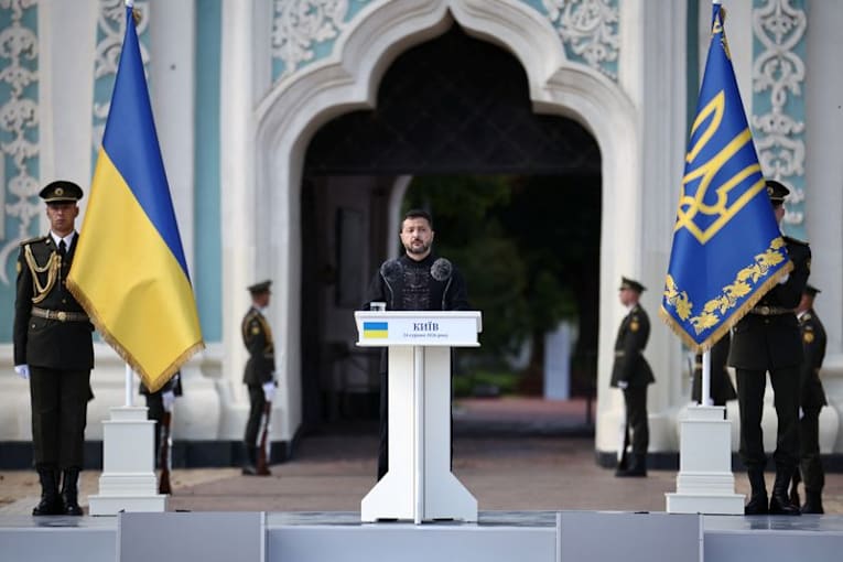 Britain, France pledge stronger support as Ukraine marks Independence Day