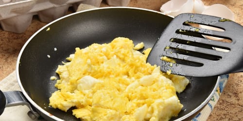 'Still in shock': Tourist appalled at disgusting note server left on family's breakfast bill