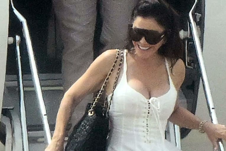 Lauren S&aacute;nchez emerges from her private jet in a fitted, lace-up sundress and rare designer accessories