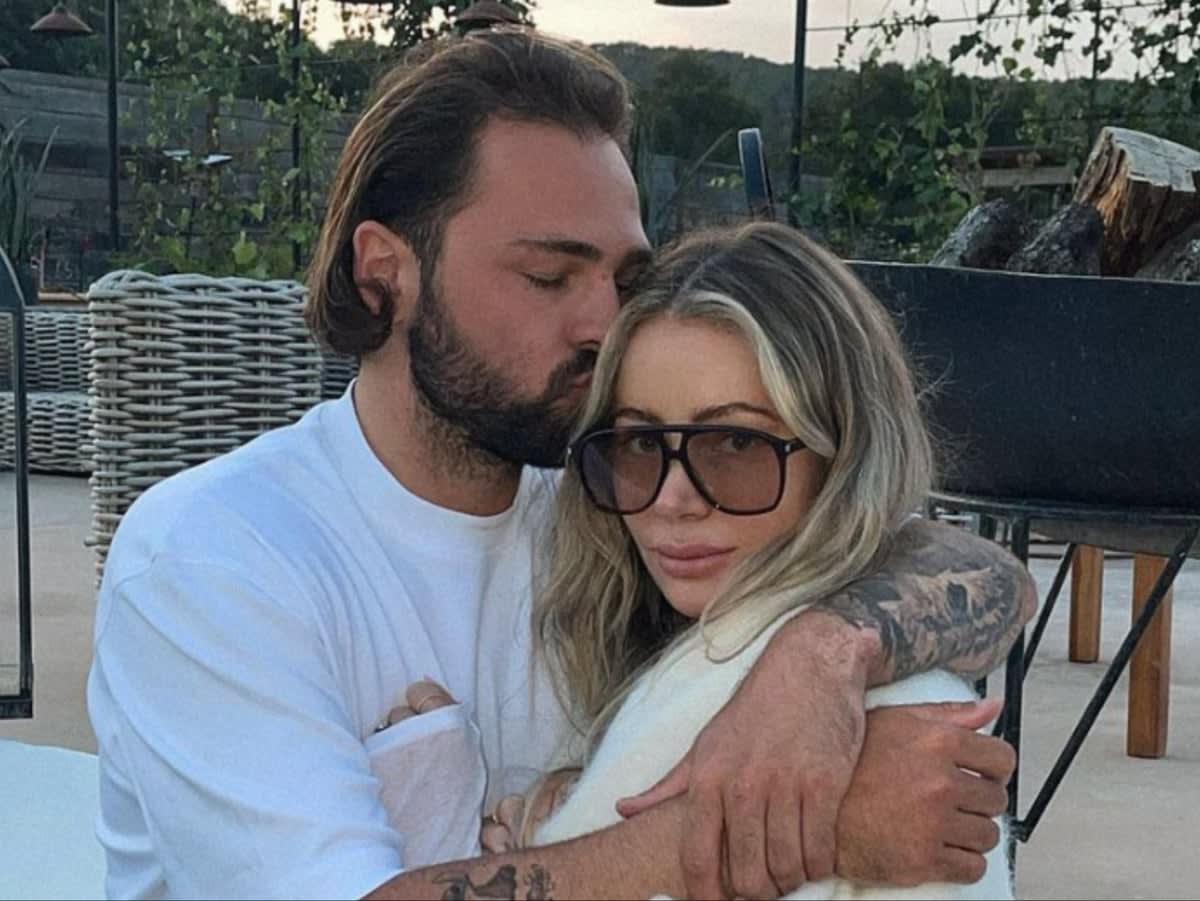 Olivia Attwood marries footballer Bradley Dack in £30,000 wedding dress ...