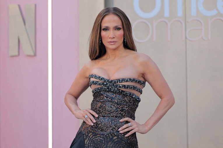Jennifer Lopez, 56, puts a glamorous spin on balloon short shorts in chic floral 2-piece set
