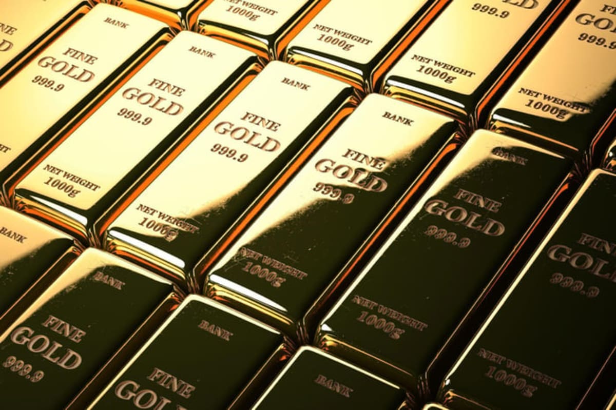 Gold's lustre dims as Treasury yields surge, markets bet on higher Fed rates