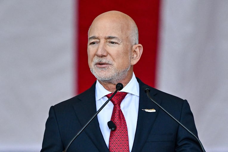 CEOs earn 614 times more than workers at America&rsquo;s 100 lowest-paying corporations