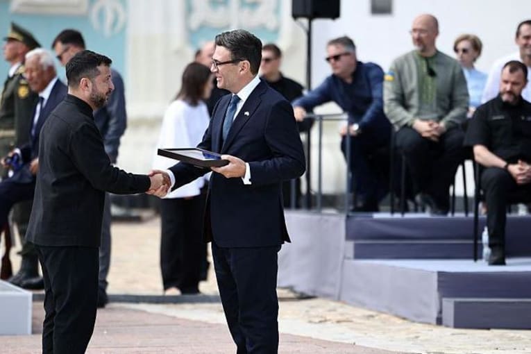 Burnham to hand long-range missile blueprints to Zelensky as he visits Kyiv