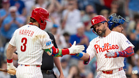 Kyle Schwarber blasts 2 homers in an inning, then Bryce Harper completes cycle in the 5th amid Phillies' rout of Mets