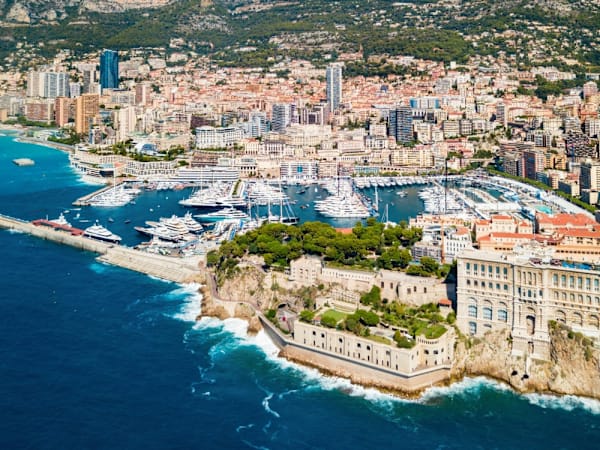 A breathtaking coastal country has the highest life expectancy in the world