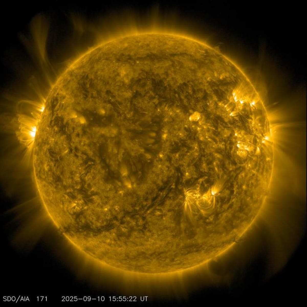 Improved magnetic field maps bring the Sun's hidden hemisphere into ...