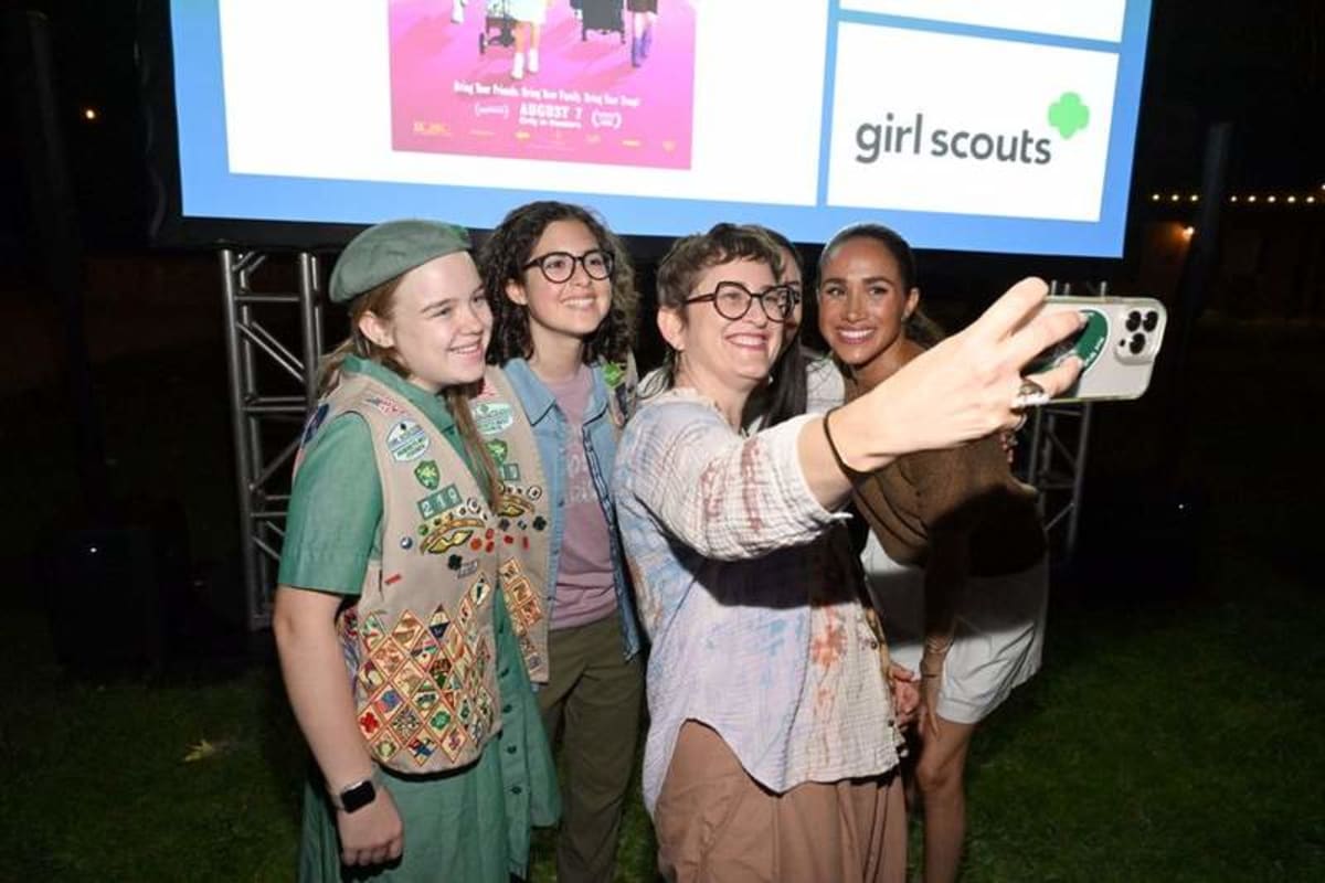 Meghan Markle poses for selfies as she makes surprise California ...