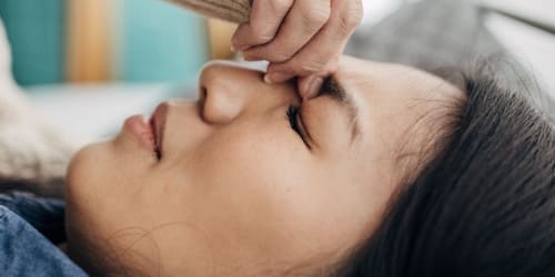 Doctors explain a headache hack that the internet claims works better than medication